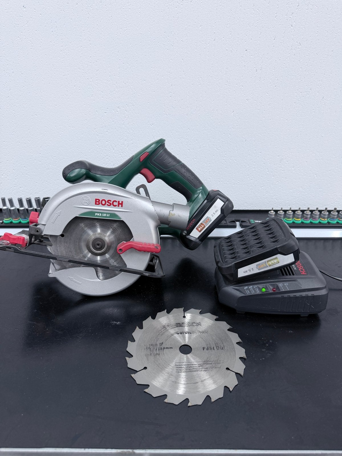 Bosch PKS 18 LI Accu Cirkelzaag met Accu en Lader, Ophalen of Verzenden, Gebruikt, Cirkelzaag, 30 tot 70 mm