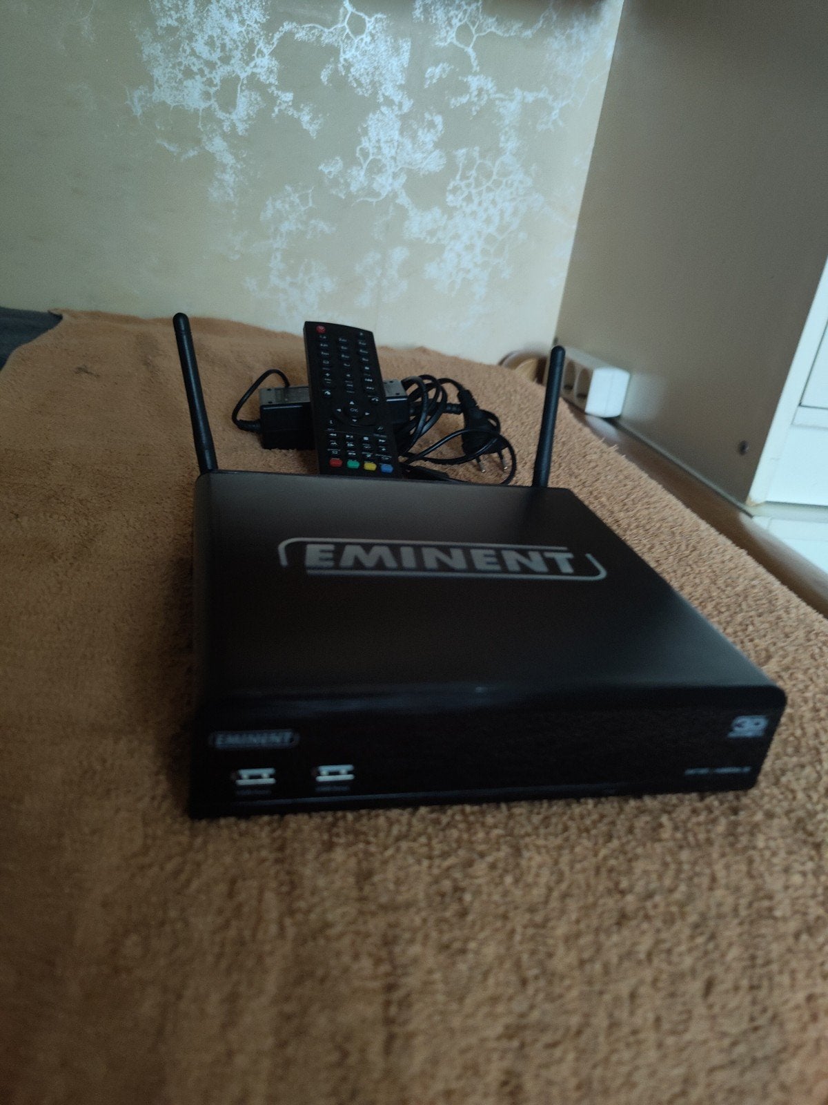 Eminent EM7385 Hd media 3D Mediaspeler 2 terabyte schijf, Ophalen of Verzenden, Gebruikt, HDMI, 1500 GB of meer