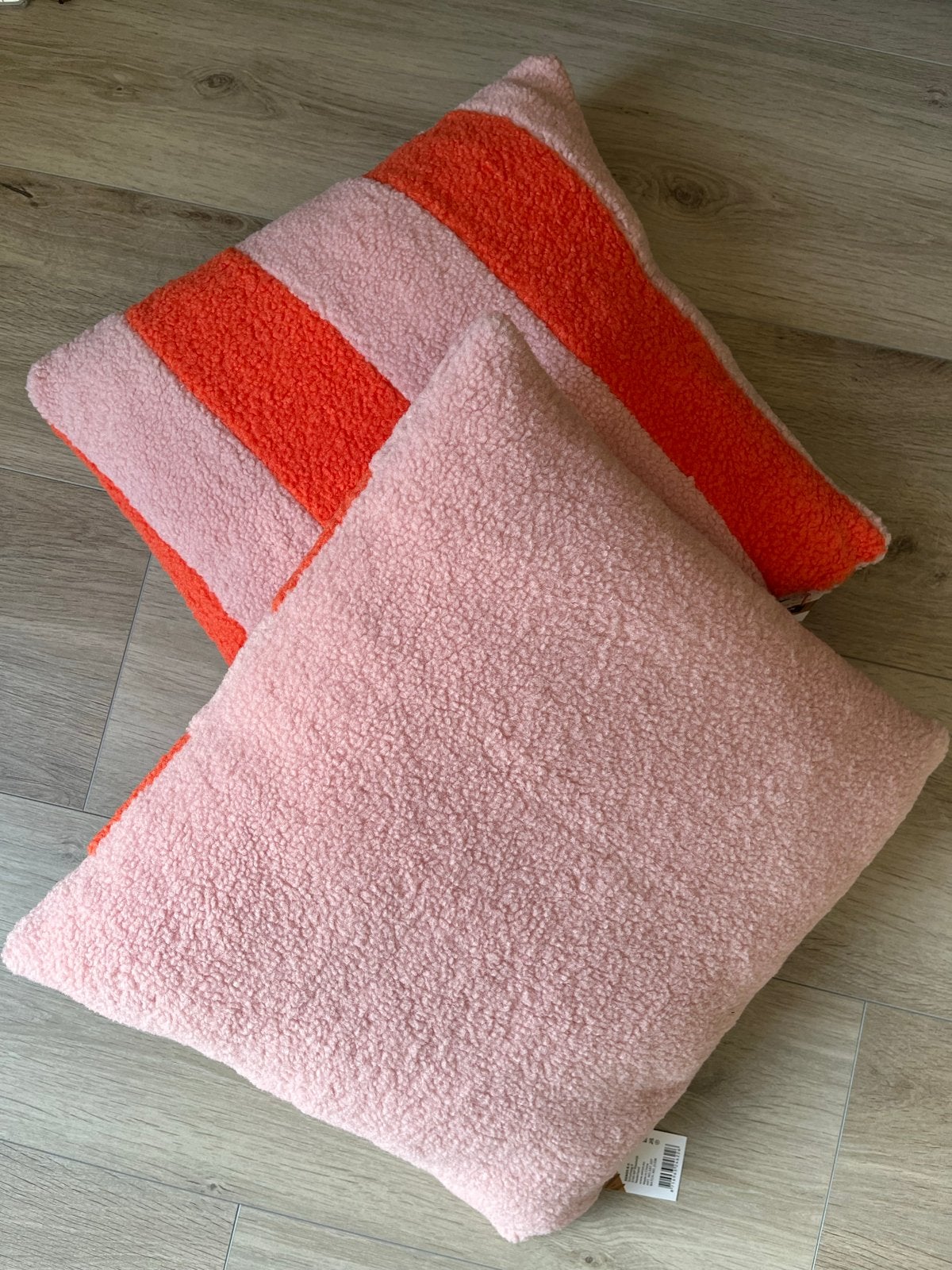 Twee nieuwe teddy sierkussens 45x45 cm - Xenos, Ophalen, Meerkleurig, Inclusief binnenkussen, Vierkant