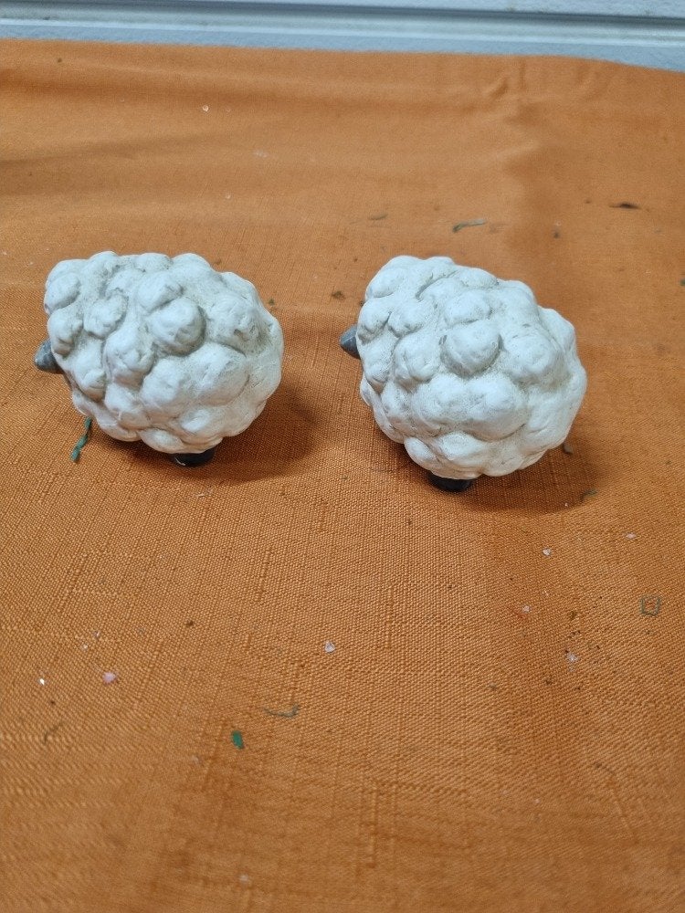 schapen beeldjes 2 stuks aardewerk, Ophalen of Verzenden