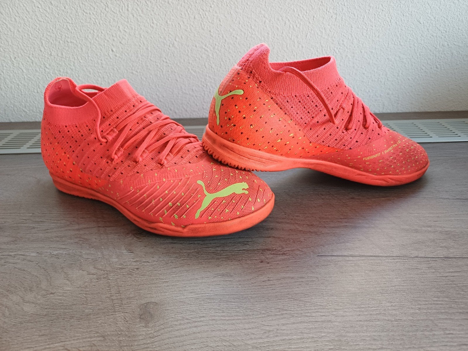 Puma zaal/ gymschoenen mt 35, Ophalen, Zo goed als nieuw, Schoenen