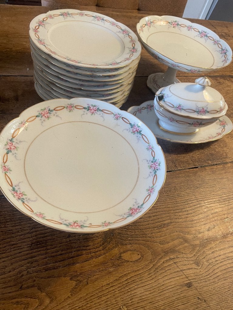 Antiek servies met rozenmotief - Limoge?, Antiek en Kunst, Ophalen