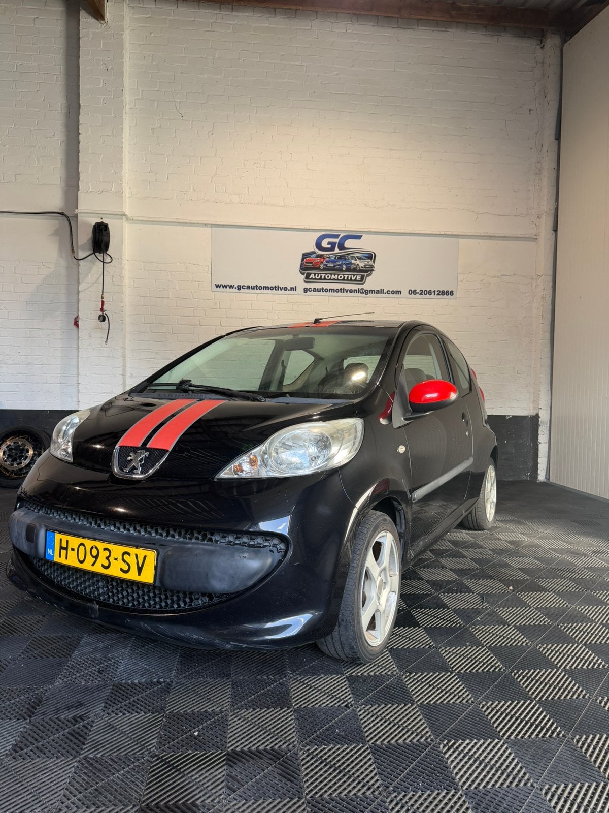Peugeot 107 1.0 12V 3DR 2008 Zwart, Auto's, Voorwielaandrijving, 4 stoelen, Bedrijf, Handgeschakeld