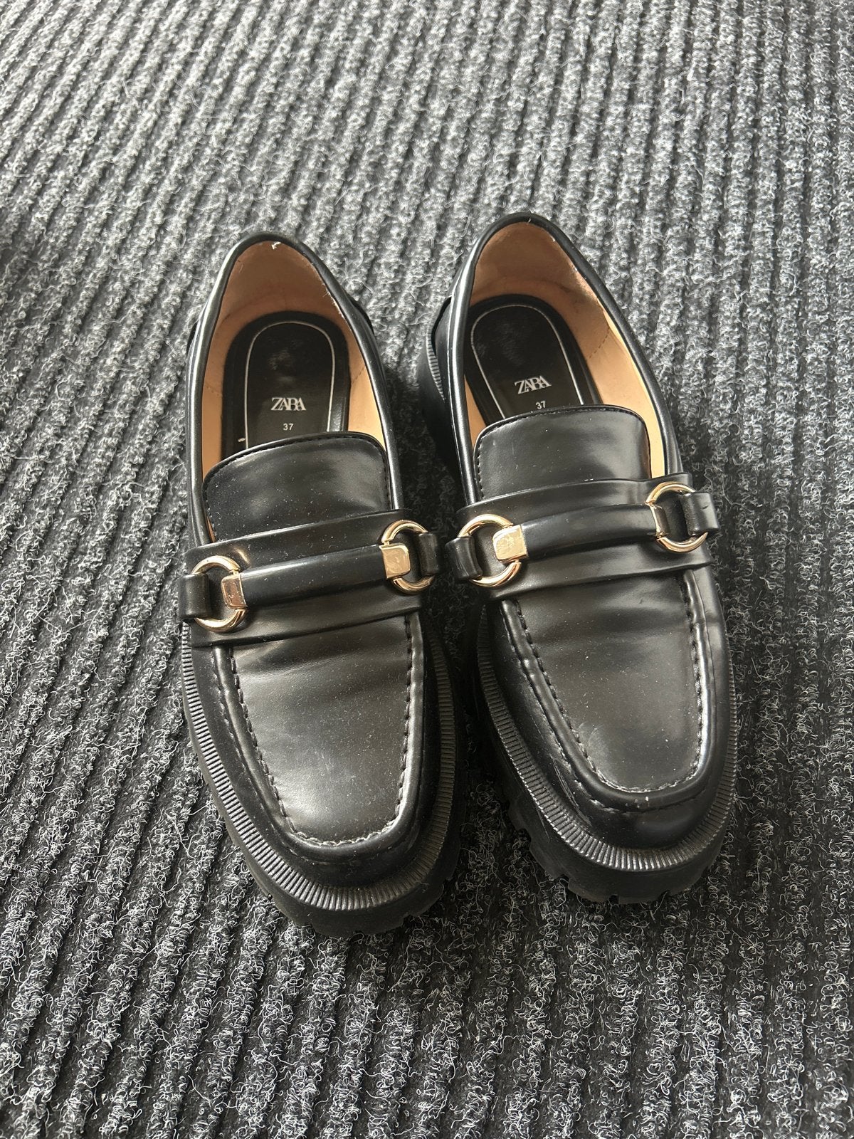 Zara loafers met dikke zool - Maat 37, Kleding | Dames, Ophalen of Verzenden, Zo goed als nieuw, Zwart, Instappers