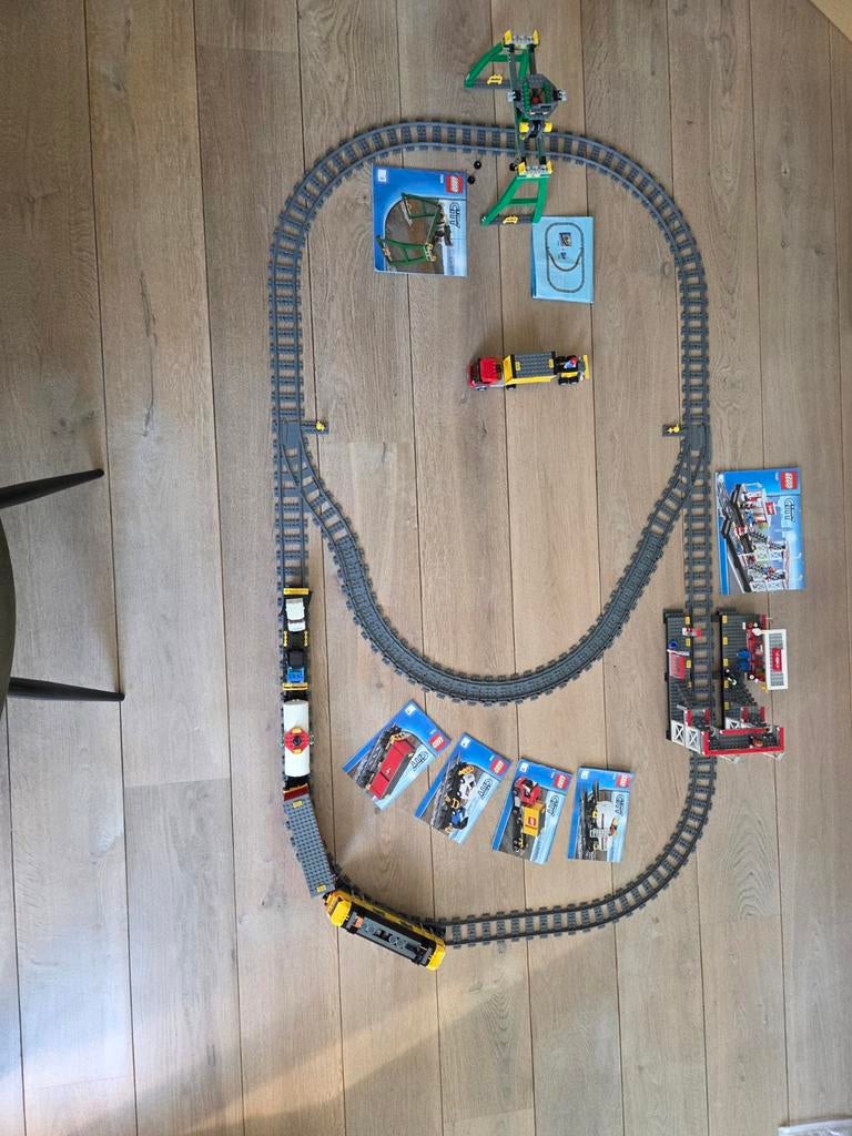 2 Lego treinen 7939 + 60197 + set 7936 + extra rails, Ophalen of Verzenden