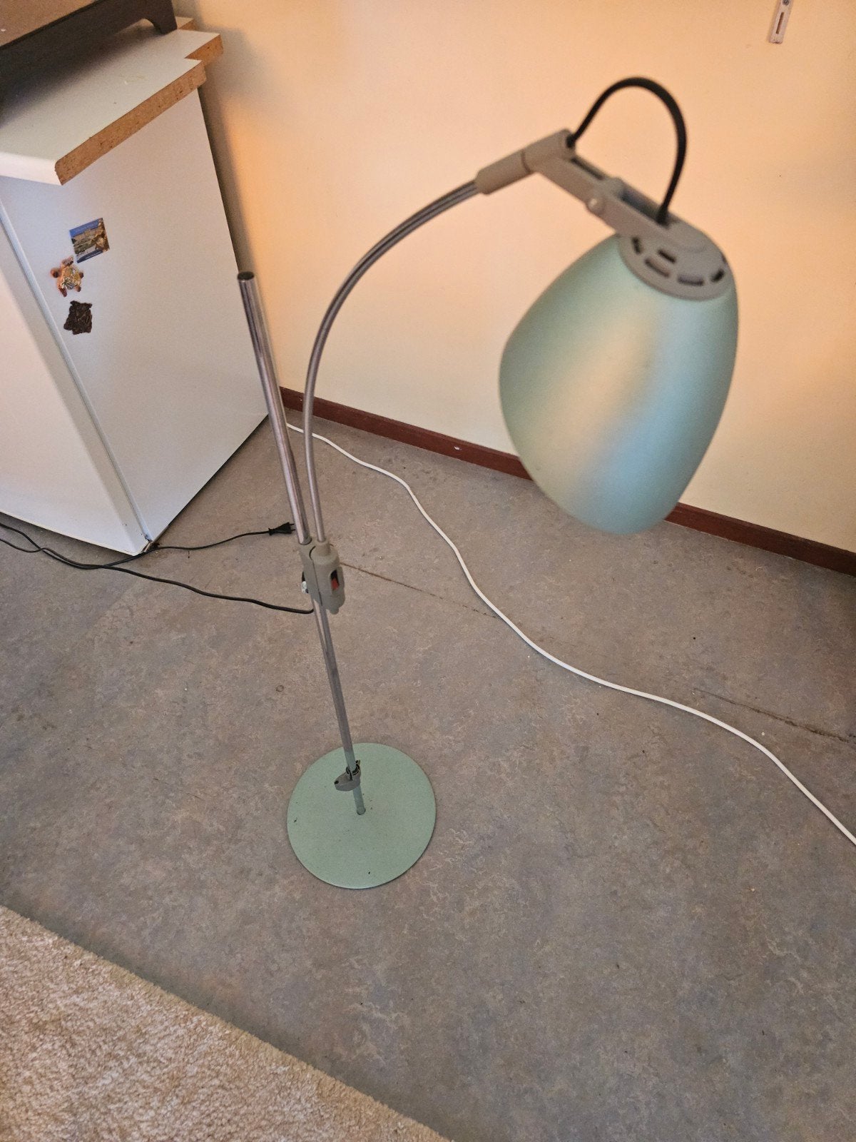 Gratis: Verstelbare vloerlamp, Ophalen, Gebruikt, 100 tot 150 cm, E14 (klein)