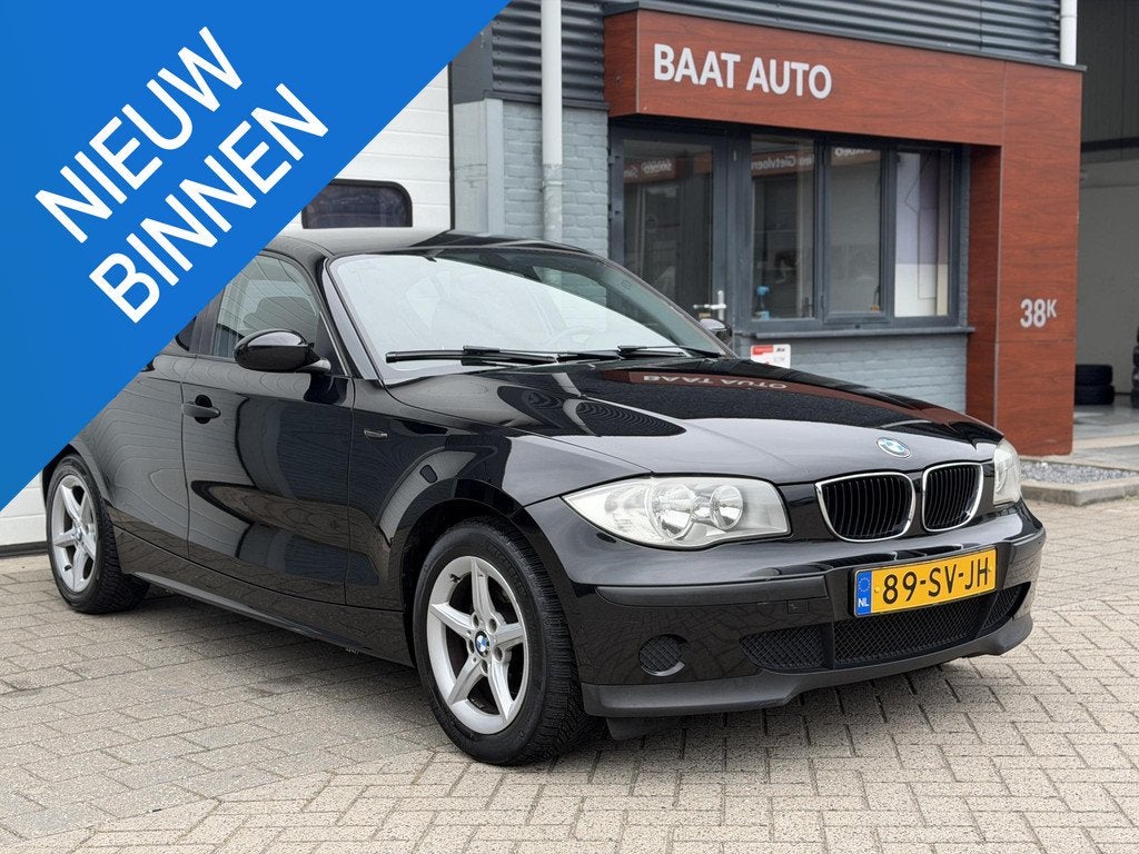 BMW 1-serie 116i Business Line NIEUWE APK VOL ONDERHOUD, Auto's, Gebruikt, Zwart, 4 cilinders, 635 kg