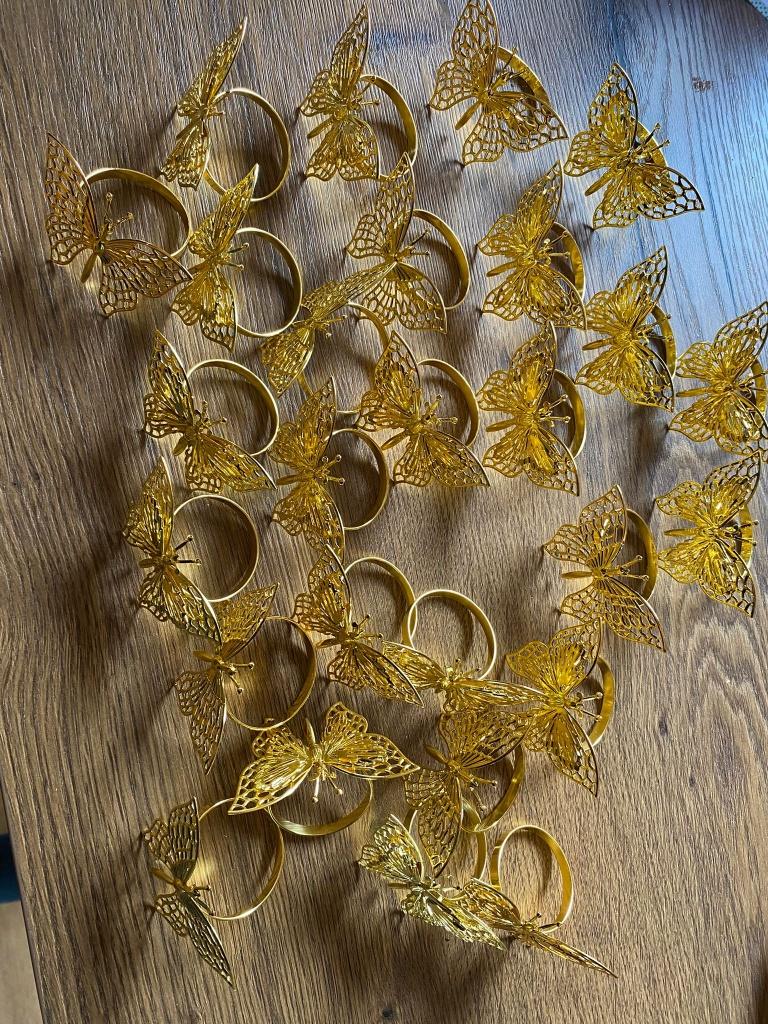Goudkleurige servetringen vlinder  (26 stuks), Ophalen of Verzenden, Zo goed als nieuw, Overige kleuren, Overige typen