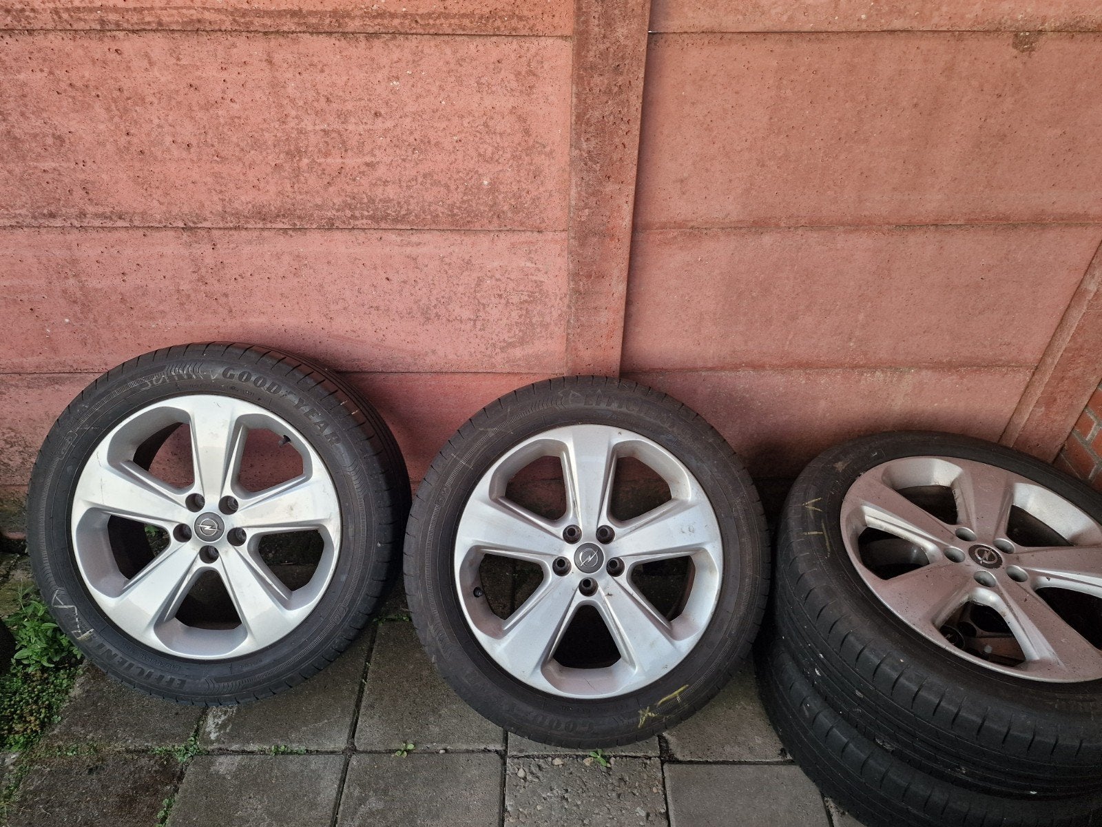 Opel Mokka 18 inch velgen + Goodyear zomerbanden, Auto-onderdelen, Banden en Velgen, Ophalen, 18 inch, Velg(en), Zomerbanden