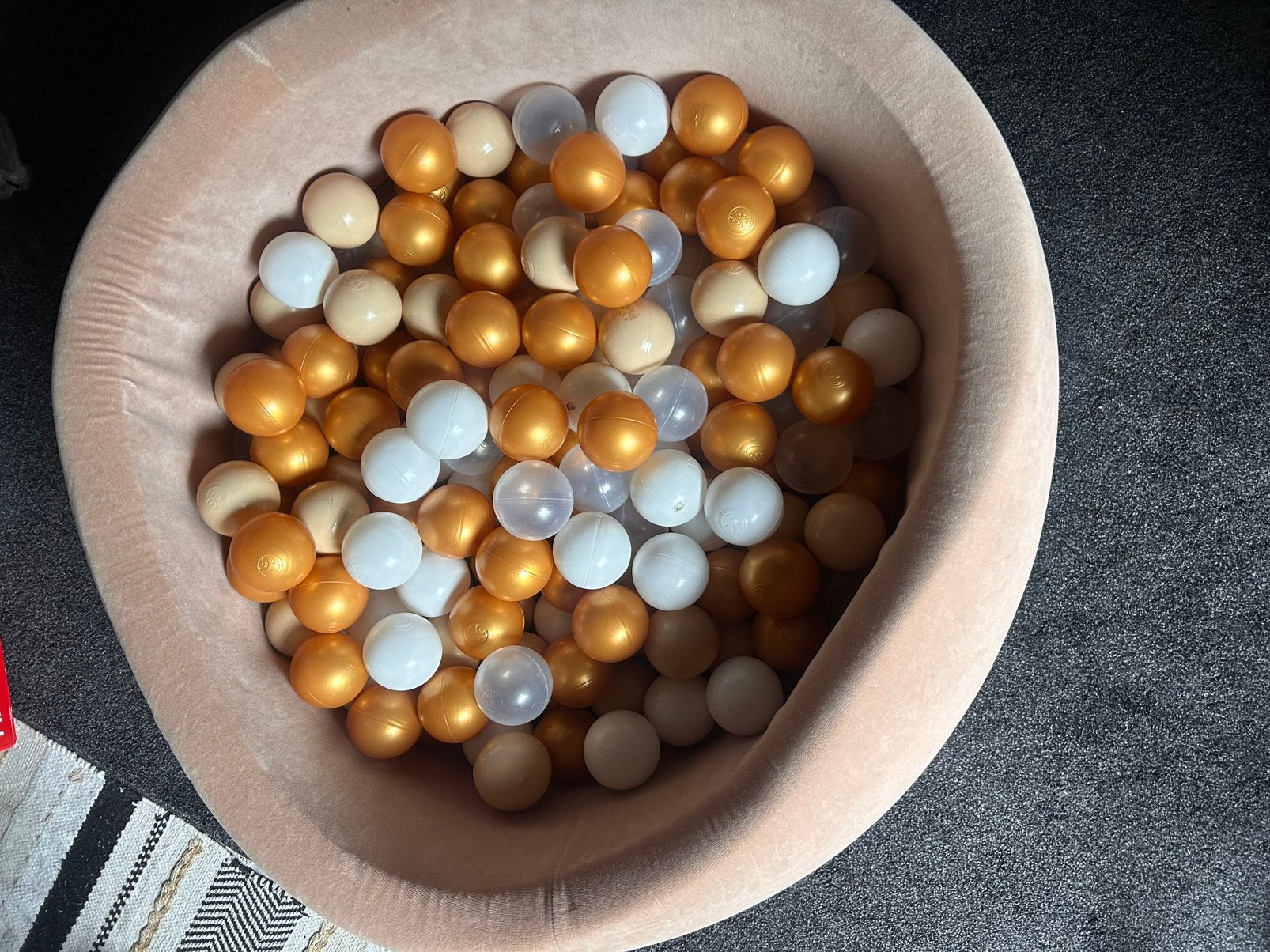 Ballenbak met ballen, Diversen, Ophalen