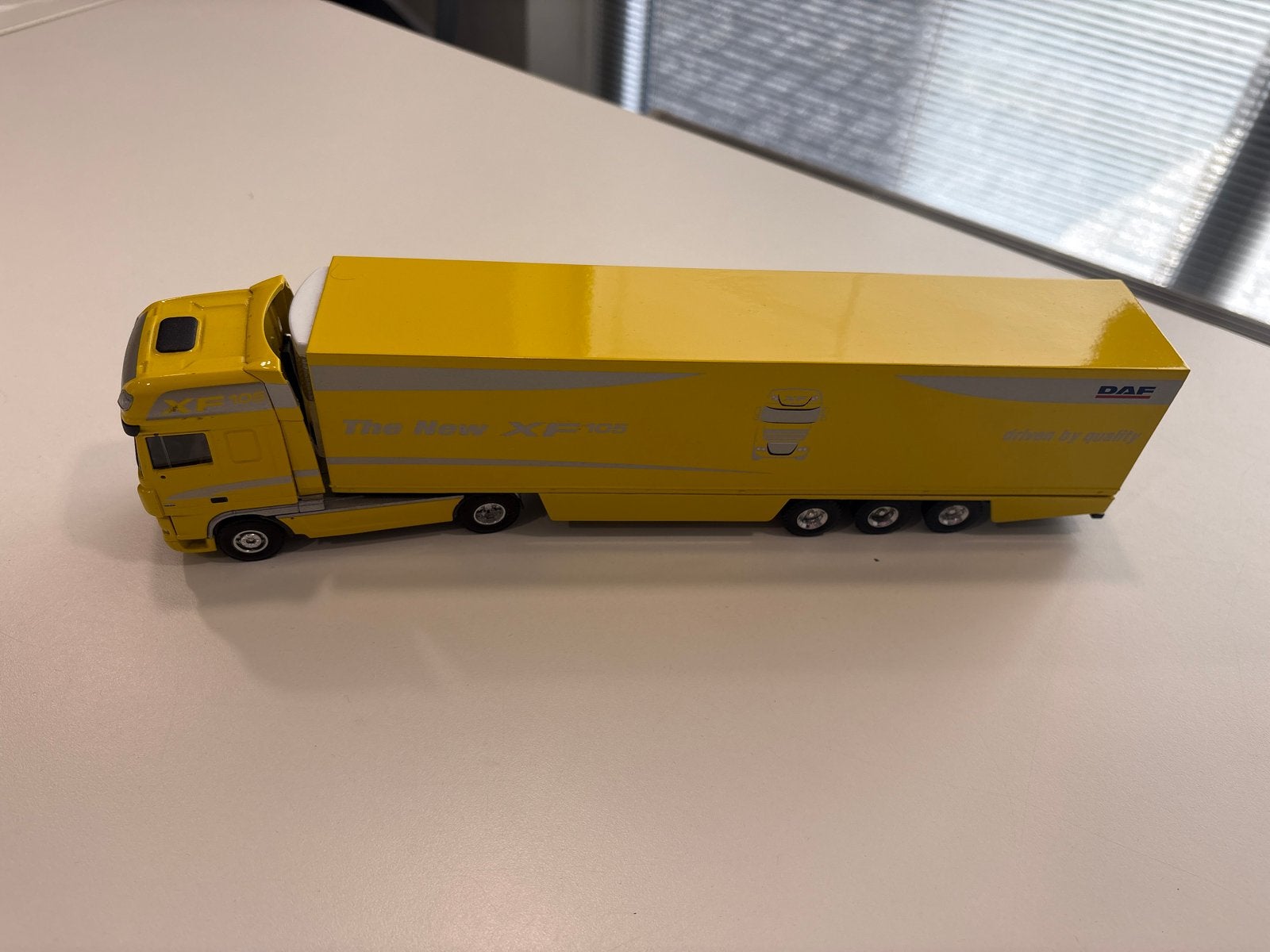 DAF XF Trekker met Trailer - Geel Modelvrachtwagen, Overige merken, 1:32 tot 1:50, Ophalen of Verzenden, Zo goed als nieuw