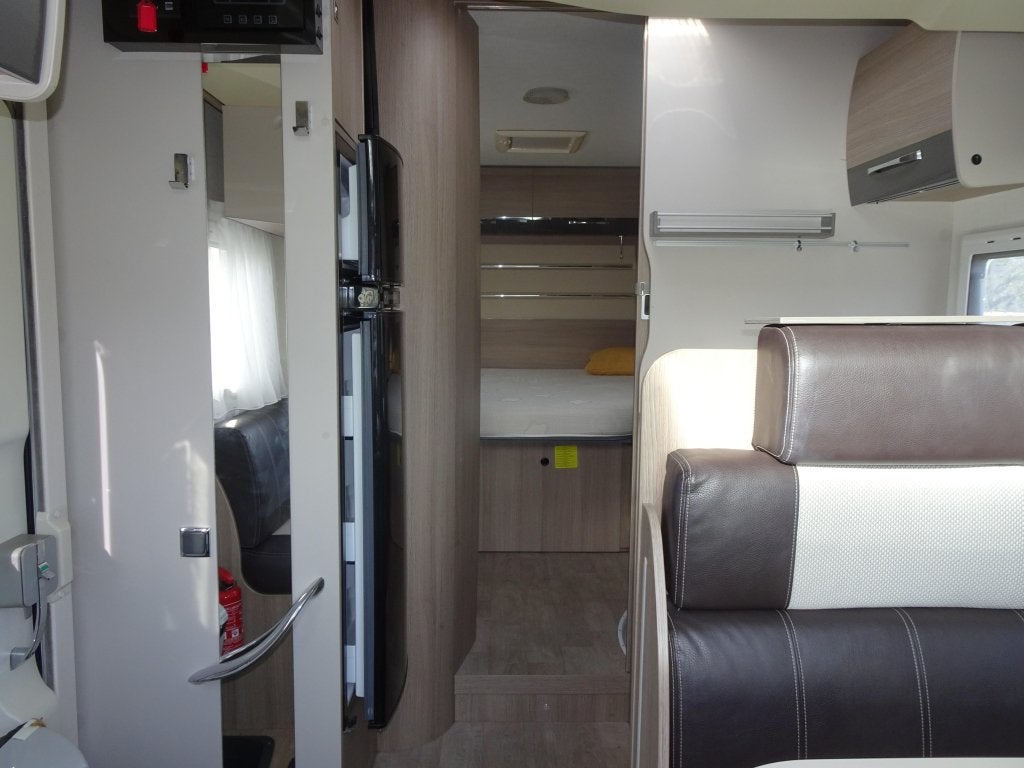 Challenger Genesis 398 XLB, Caravans en Kamperen, Campers, Luifel, Ringverwarming, Koelkast, Fiat