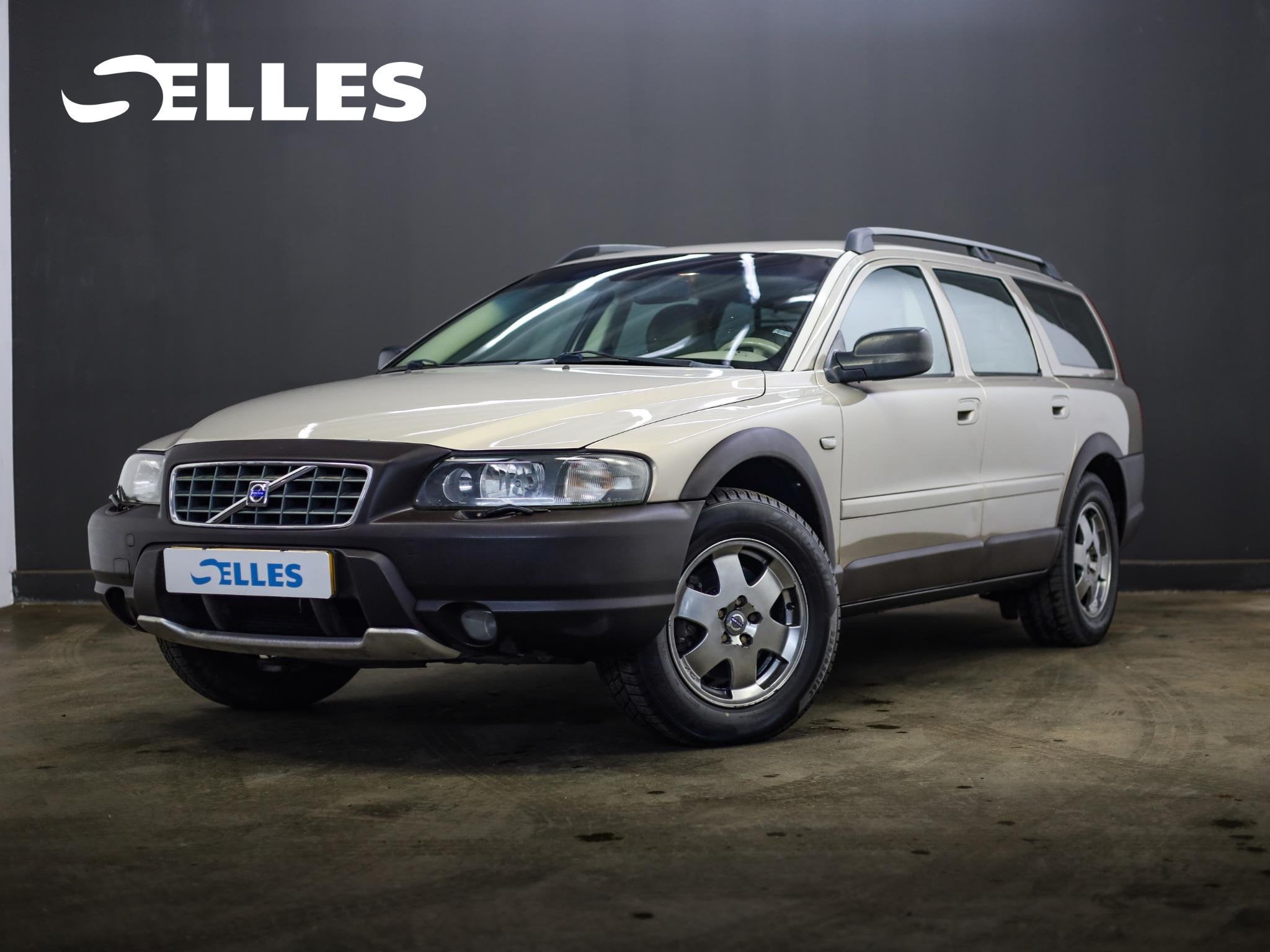 Volvo XC70 2.5 T Geartronic Comfort Line, Auto's, Volvo, Stof, Beige, 1714 kg, XC70