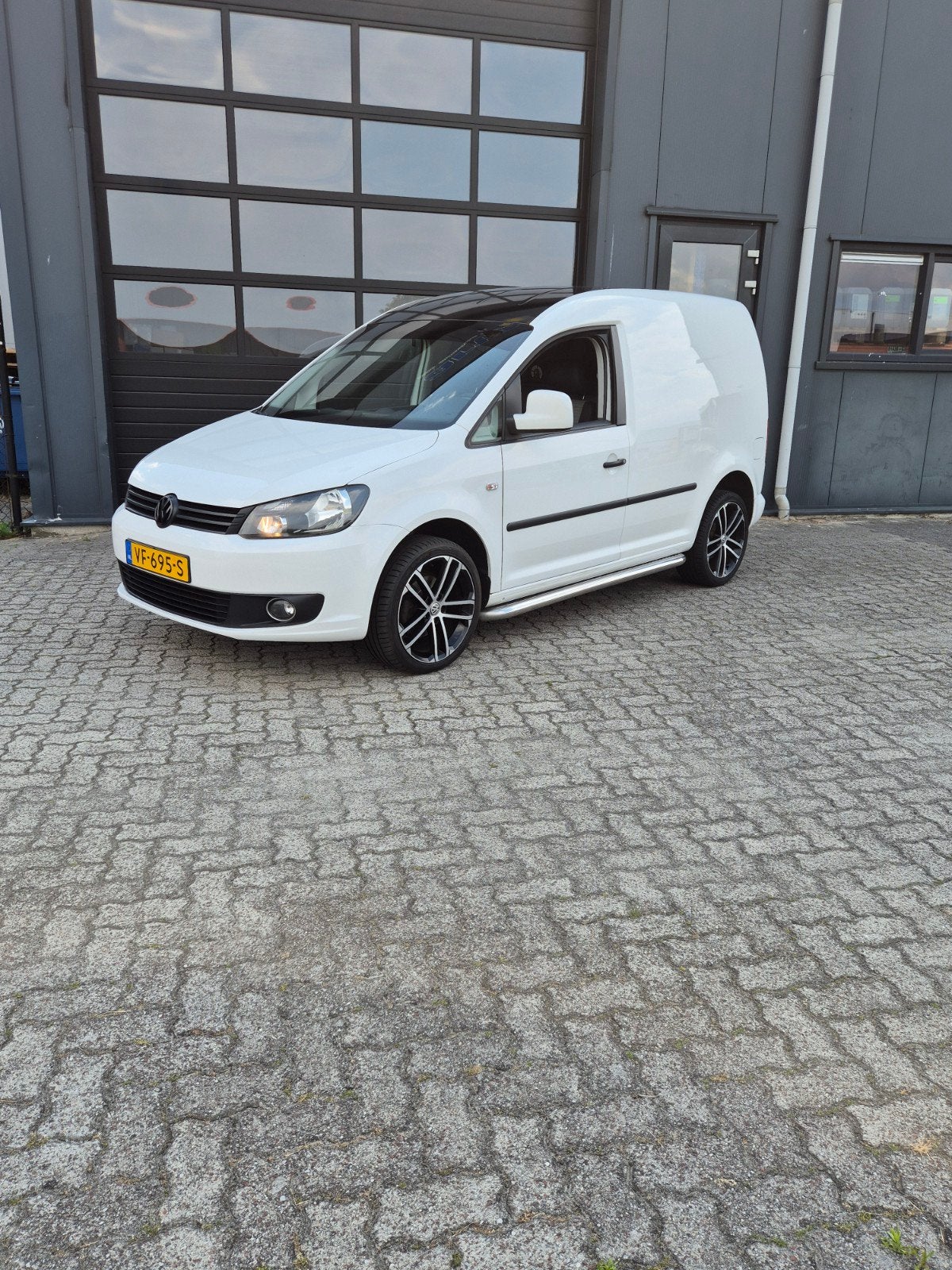 Volkswagen Caddy 1.6 diesel, 1402 kg, 4 cilinders, 700 kg, Volkswagen