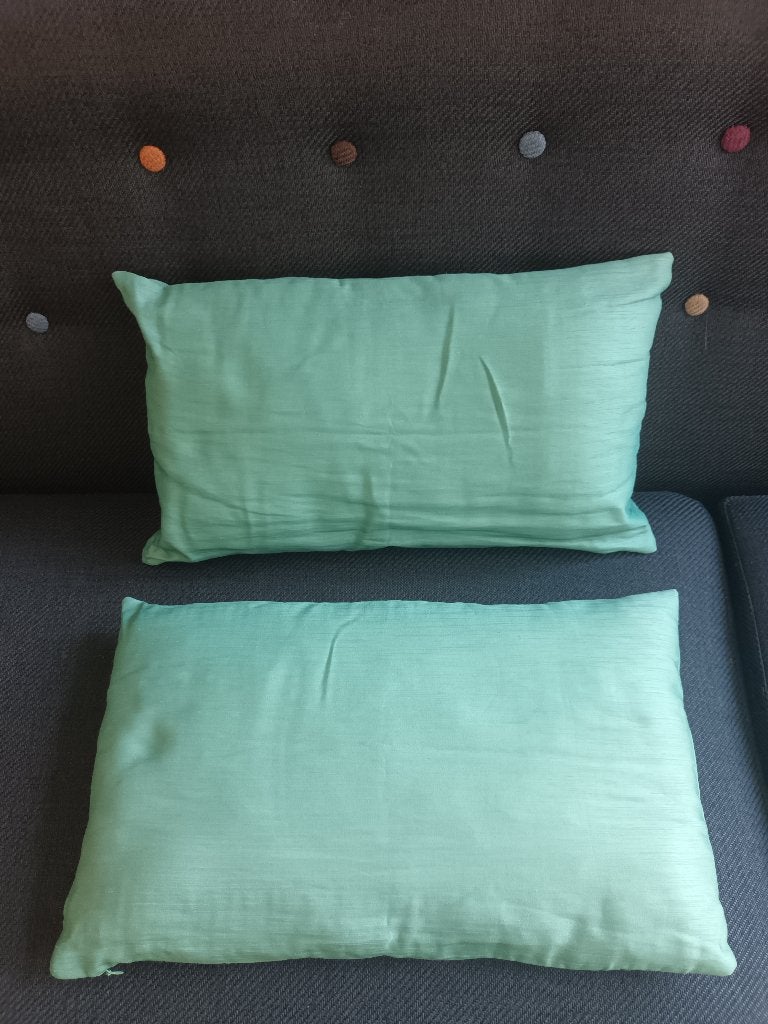 Kussens groen met licht gouden glans 2x - Zo goed als nieuw, Ophalen, Zo goed als nieuw, Groen, Rechthoekig