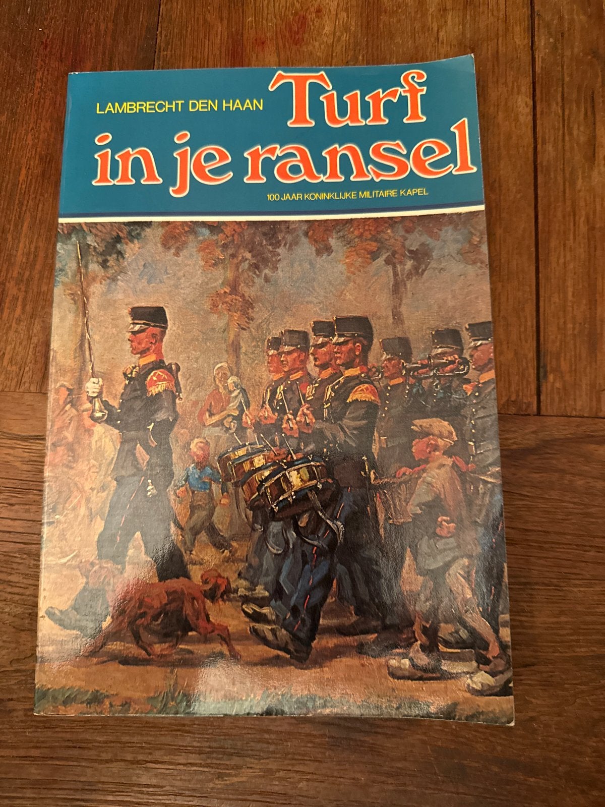 Turf in je ransel - 100 jaar Koninklijke Militaire Kapel, Ophalen of Verzenden, Zo goed als nieuw, Landmacht