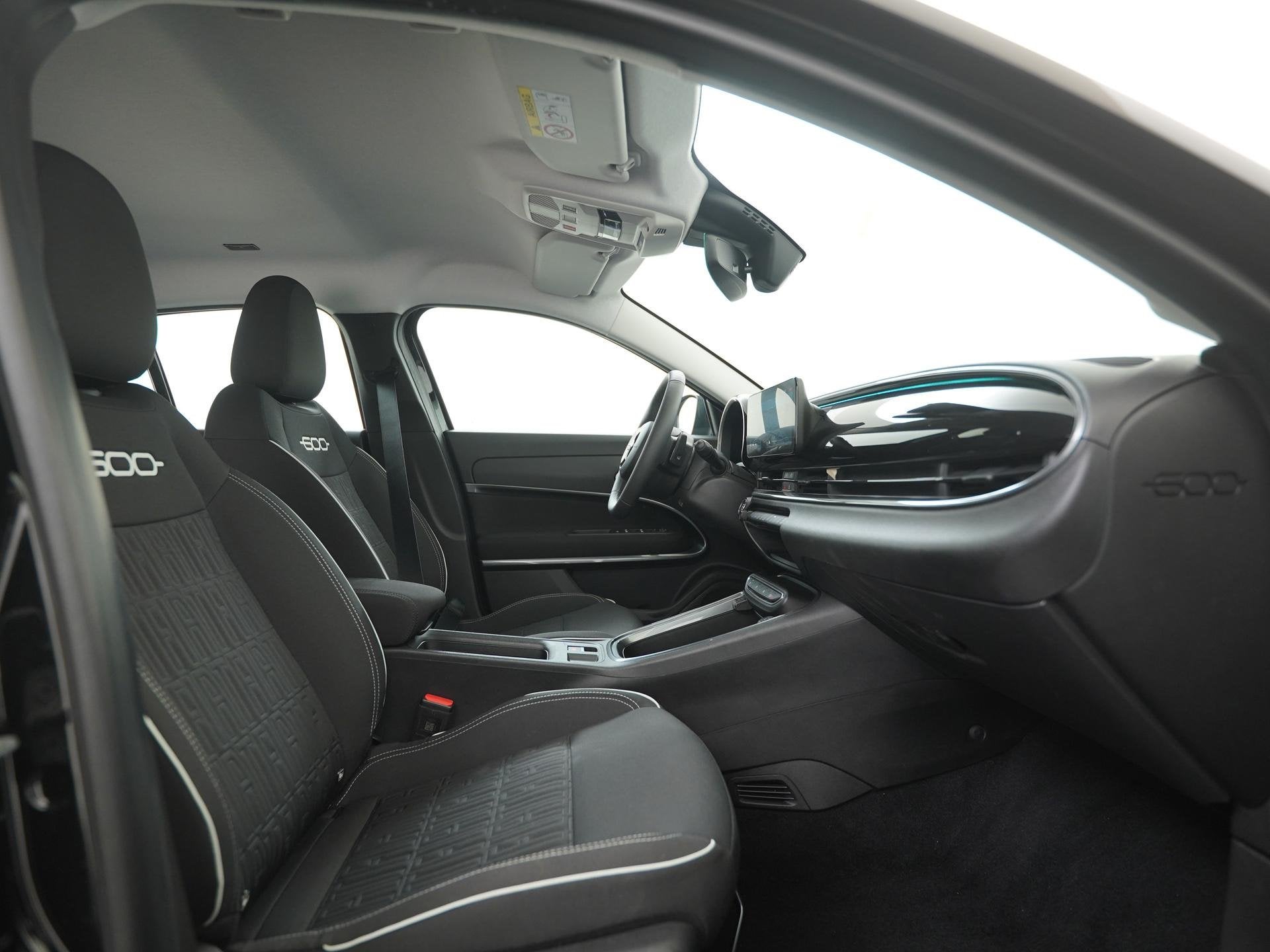 Fiat 600 1.2 Hybrid Urban 145pk | 360 Camera | Navigatie | A, Auto's, Stof, Gebruikt, Euro 6, 1199 cc