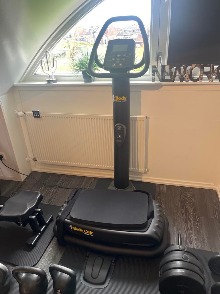 Body Cult VIP 7700 PRO Trilplaat - Zo goed als nieuw, Ophalen, Trilplaat, Armen, Zo goed als nieuw