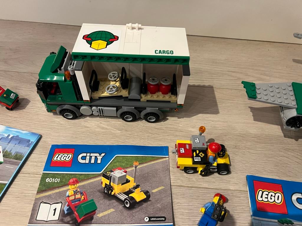 Lego City 60101 Vliegveld Vrachtvliegtuig, Kinderen en Baby's, Speelgoed | Duplo en Lego, City, Lego, Ophalen of Verzenden, Zo goed als nieuw