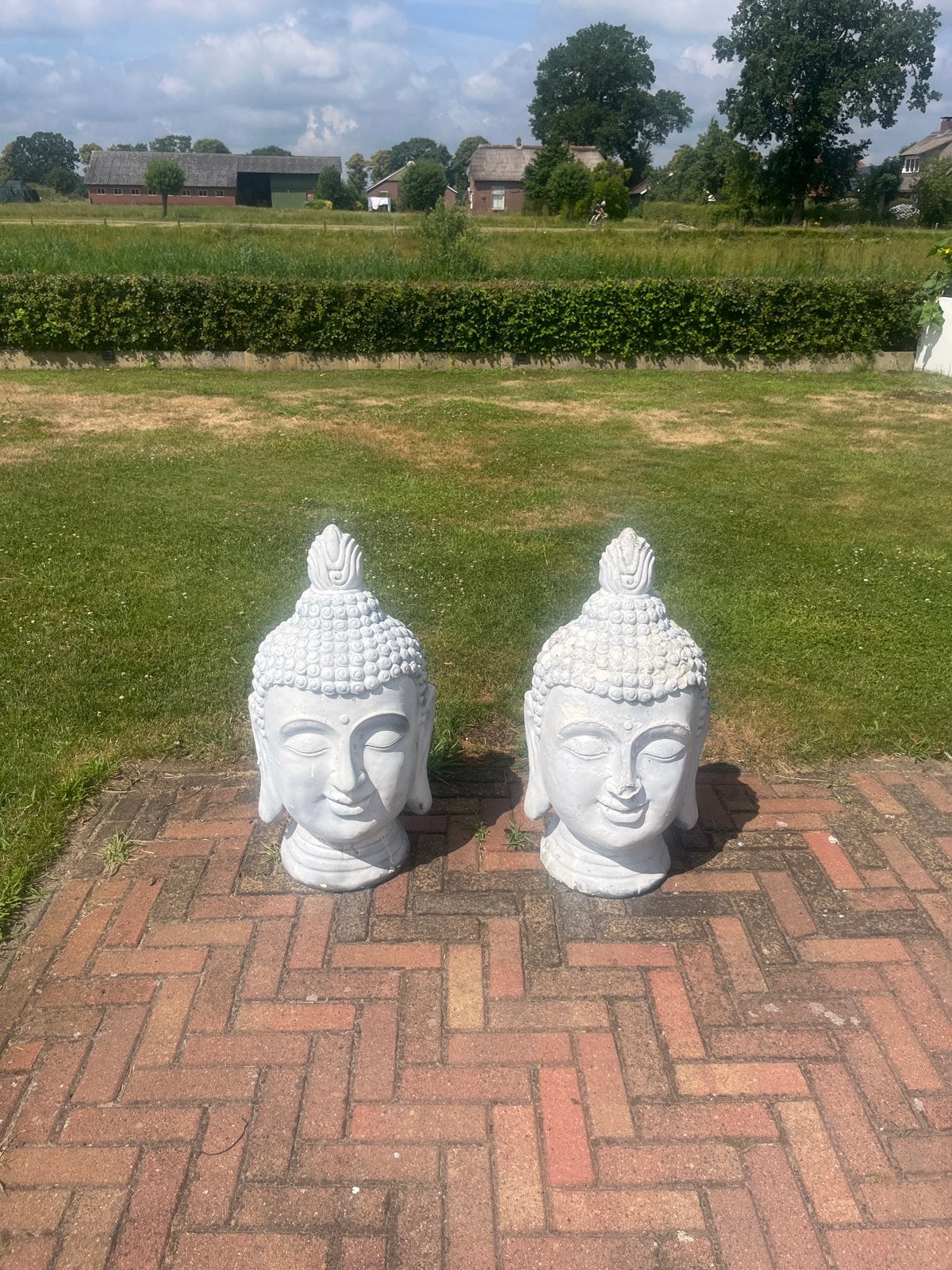 Set van 2 Boeddha beelden - Grijs/Wit, Gebruikt, Steen/keramiek, Grijs, Ophalen of Verzenden
