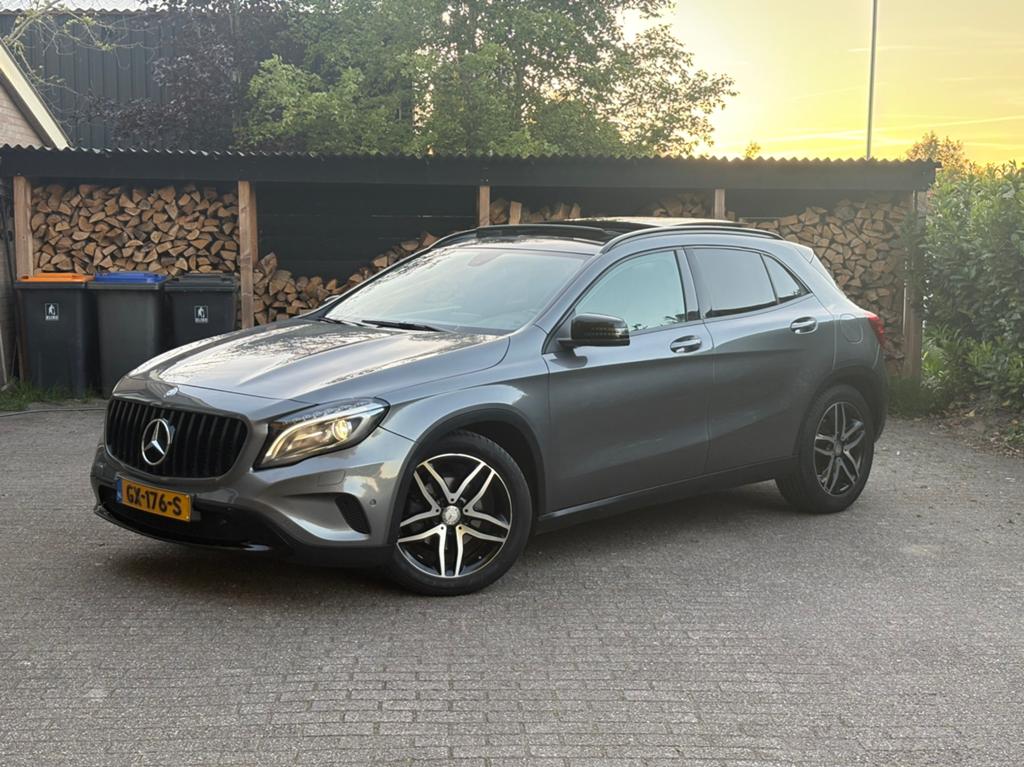 Mercedes-Benz GLA 200 | 2015 | AMG pakket | Night Edition, Zwart, 715 kg, Bedrijf, 1335 kg