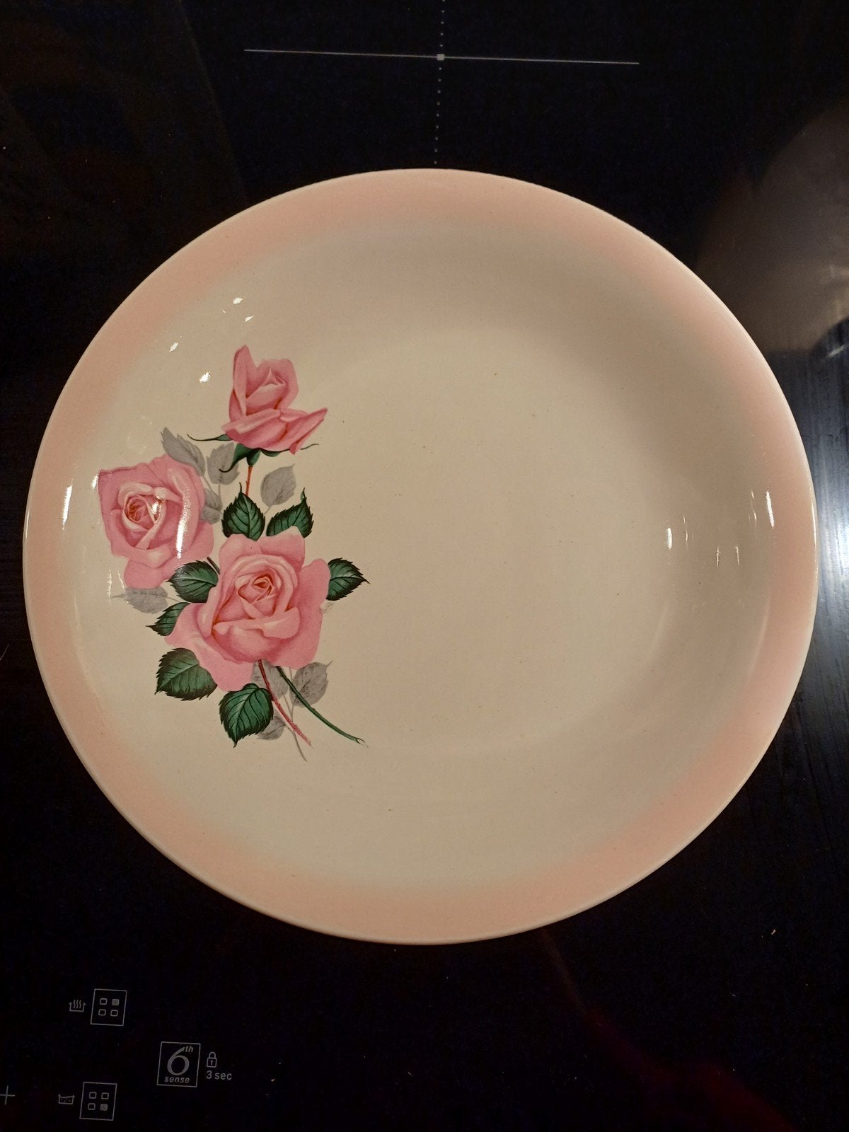 Ontbijtborden van Boch Pigalle roze rand en roze rozentoef, Verzenden
