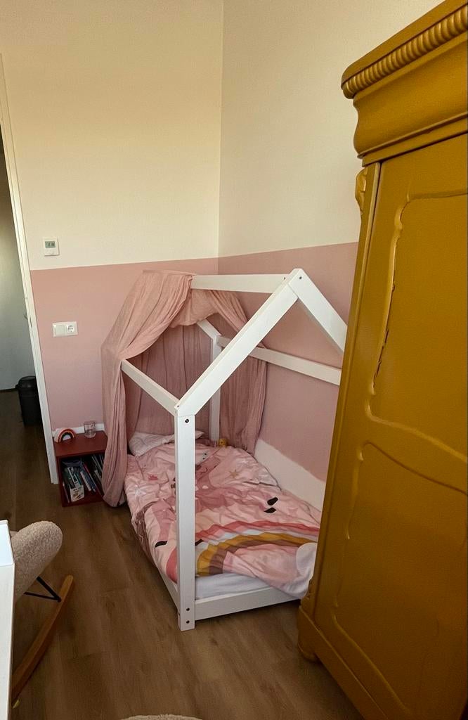 Wit peuterbed huis Leen Bakker 70x140 cm, Ophalen, 70 tot 85 cm, 140 tot 160 cm, Zo goed als nieuw