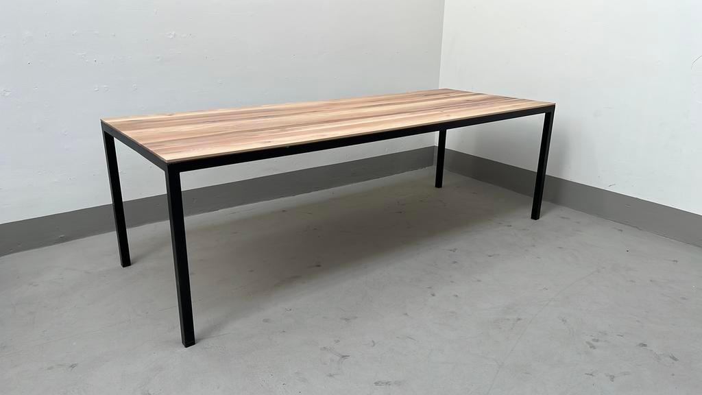 Tiemen eettafel in walnoot van Pilat & Pilat, Huis en Inrichting, 200 cm of meer, Zo goed als nieuw, Metaal, Rechthoekig