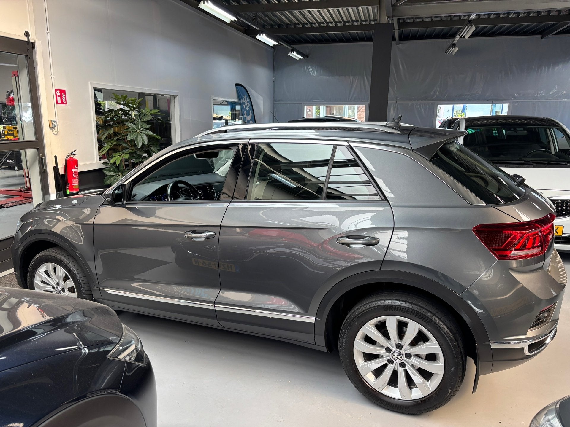 Volkswagen T-ROC 1.5 TSI Sport / Camera / Trekhaak, Stof, 4 cilinders, Bedrijf, 19 km/l