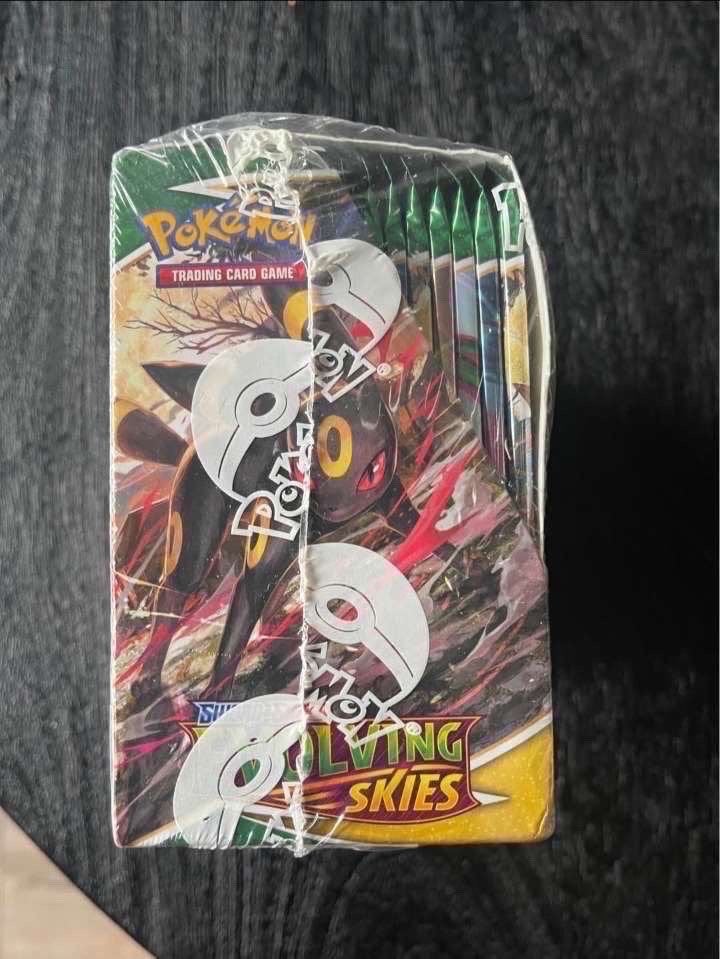 Pokemon booster box Sword&Shields Evolving Skies, Hobby en Vrije tijd, Verzamelkaartspellen | Pokémon, Ophalen of Verzenden, Nieuw