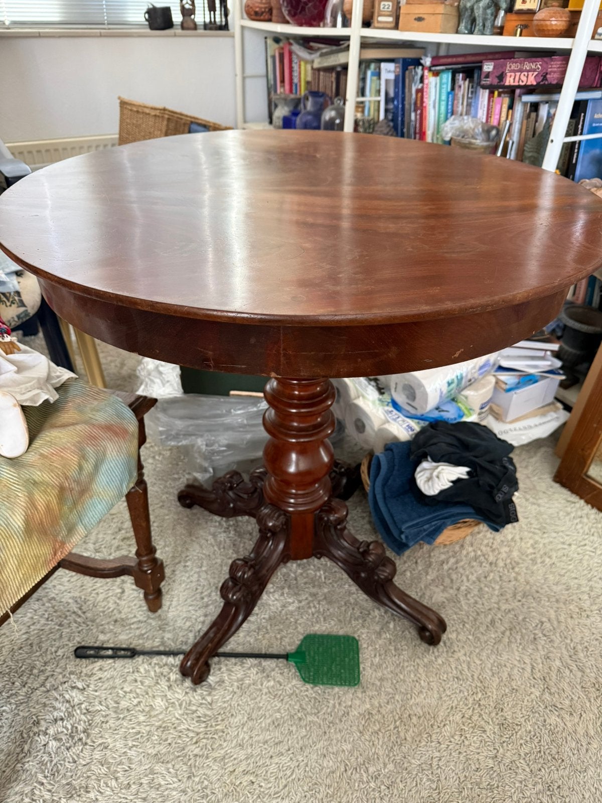 Antieke tafel met mooie bijpassende stoel, Antiek en Kunst, Ophalen of Verzenden