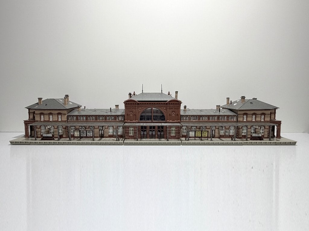 FALLER: 110113 Bahnhof Bon (5 gebouwde delen) voor H0, Hobby en Vrije tijd, Gebruikt, Gelijkstroom of Wisselstroom, Brug, Tunnel of Gebouw