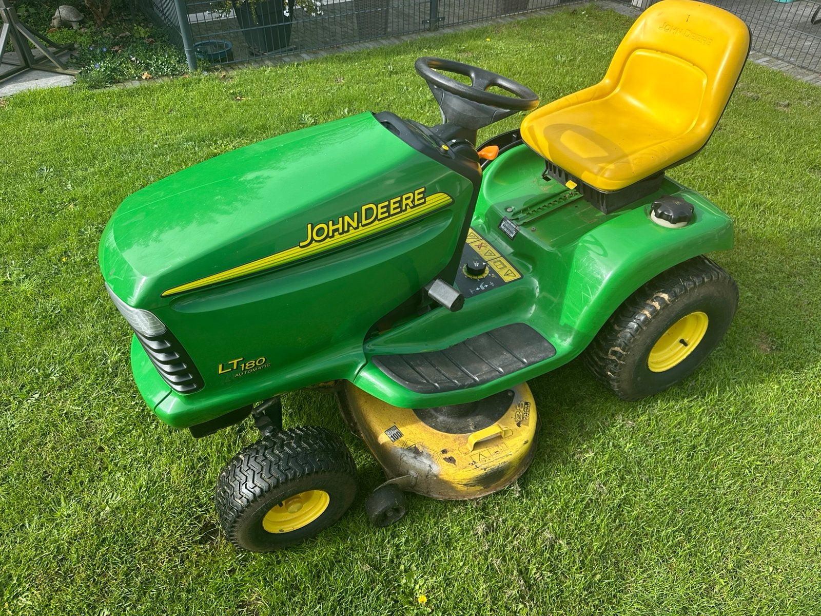 John deere LT180 2005 15,5pk, Ophalen, Zo goed als nieuw, Elektrische starter, 90 tot 120 cm