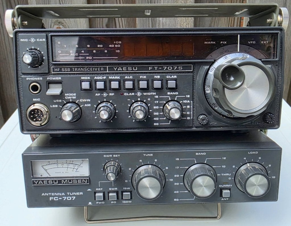 Yaesu FT-707S HF Transceiver + FC-707 Antennetuner + MMB-2., Ophalen, Gebruikt, Zender en Ontvanger