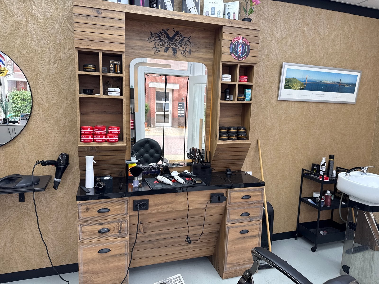 Barbier werkstation met spiegel en opbergruimte, Ophalen, Gebruikt