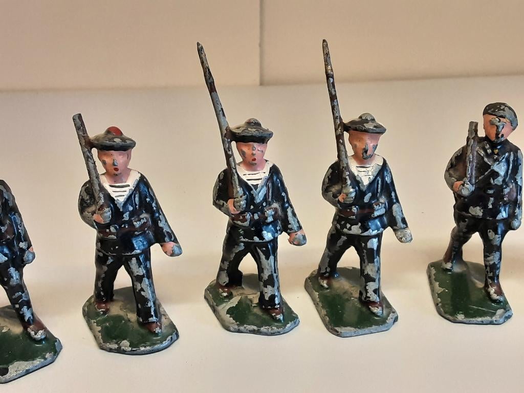 Antiek speelgoed , 8 Matroos / marinierfiguren, Ophalen of Verzenden