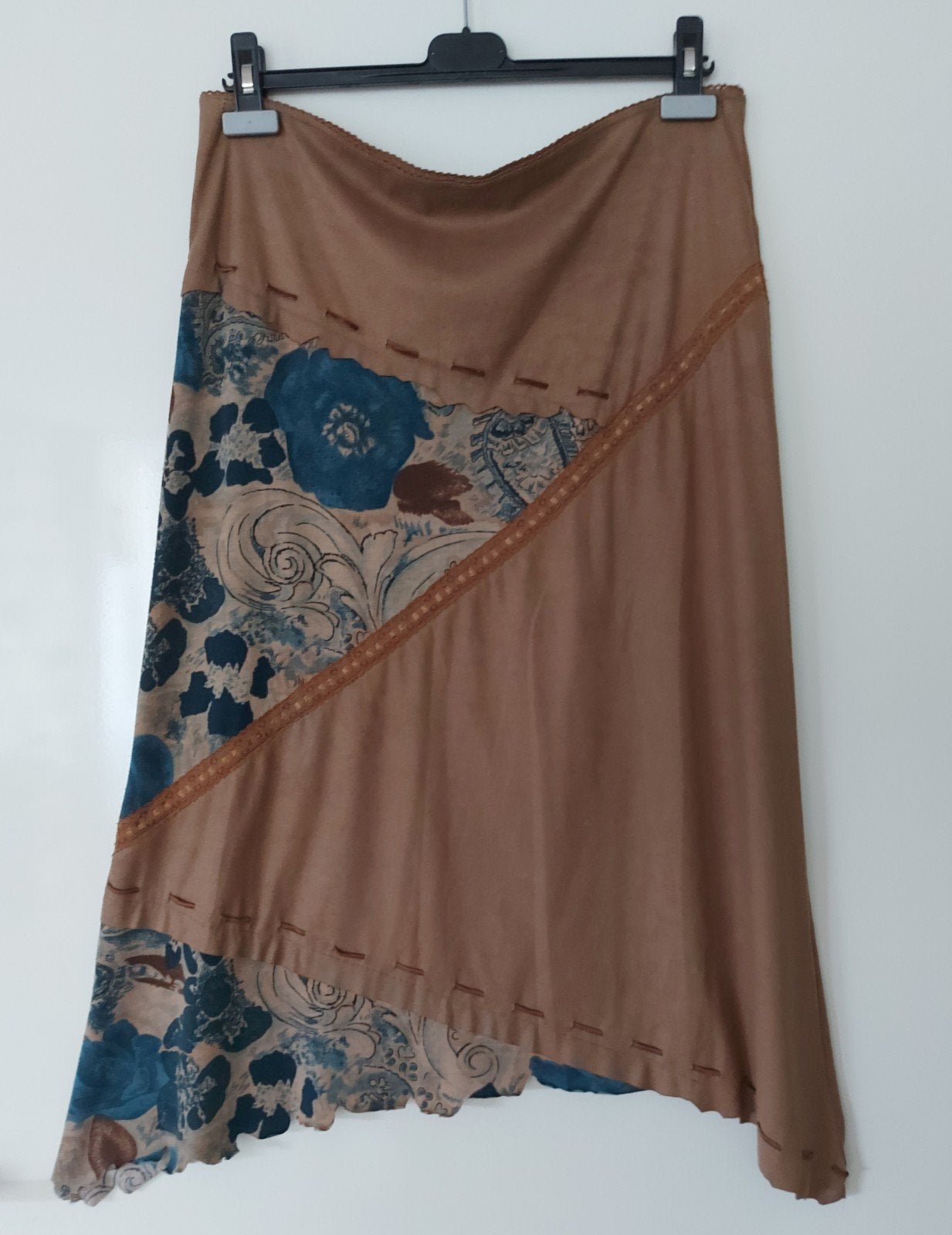 midi rok bruin met blauwe bloemen maat 40 - 42 Boho-stijl, Ophalen of Verzenden, Maat 42/44 (L), Bruin, Onder de knie