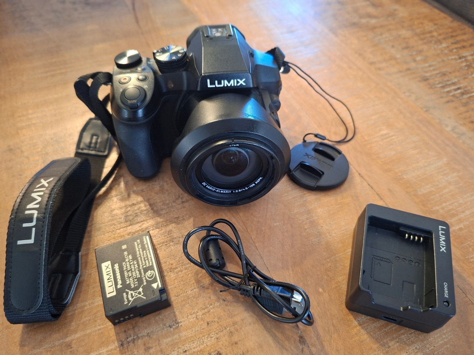 Panasonic Lumix FZ300 - Superzoom camera in nette staat, Ophalen, Panasonic, Accu, 12 megapixels