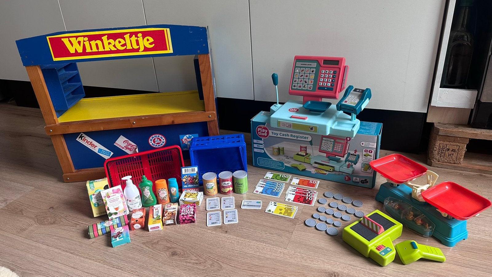 Houten Winkeltje met Kassa, Weegschaal en Boodschappen, Ophalen of Verzenden, Gebruikt, Jongen of Meisje