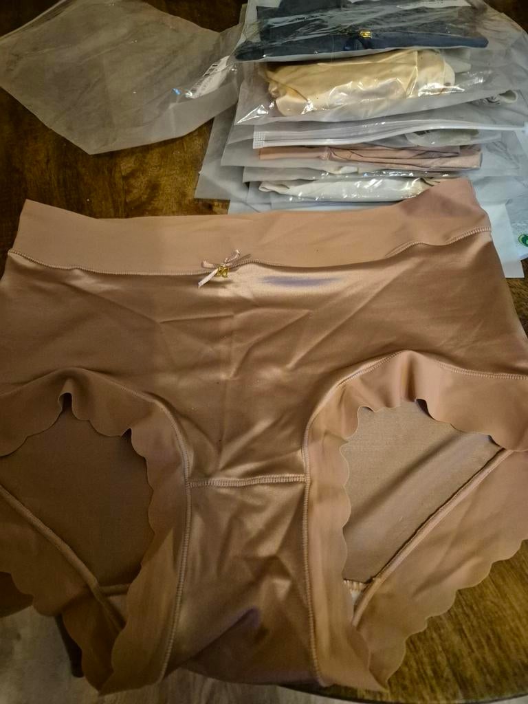 Verschillende kleuren slipjes mt m, Ophalen, Nieuw, Maat 38/40 (M)