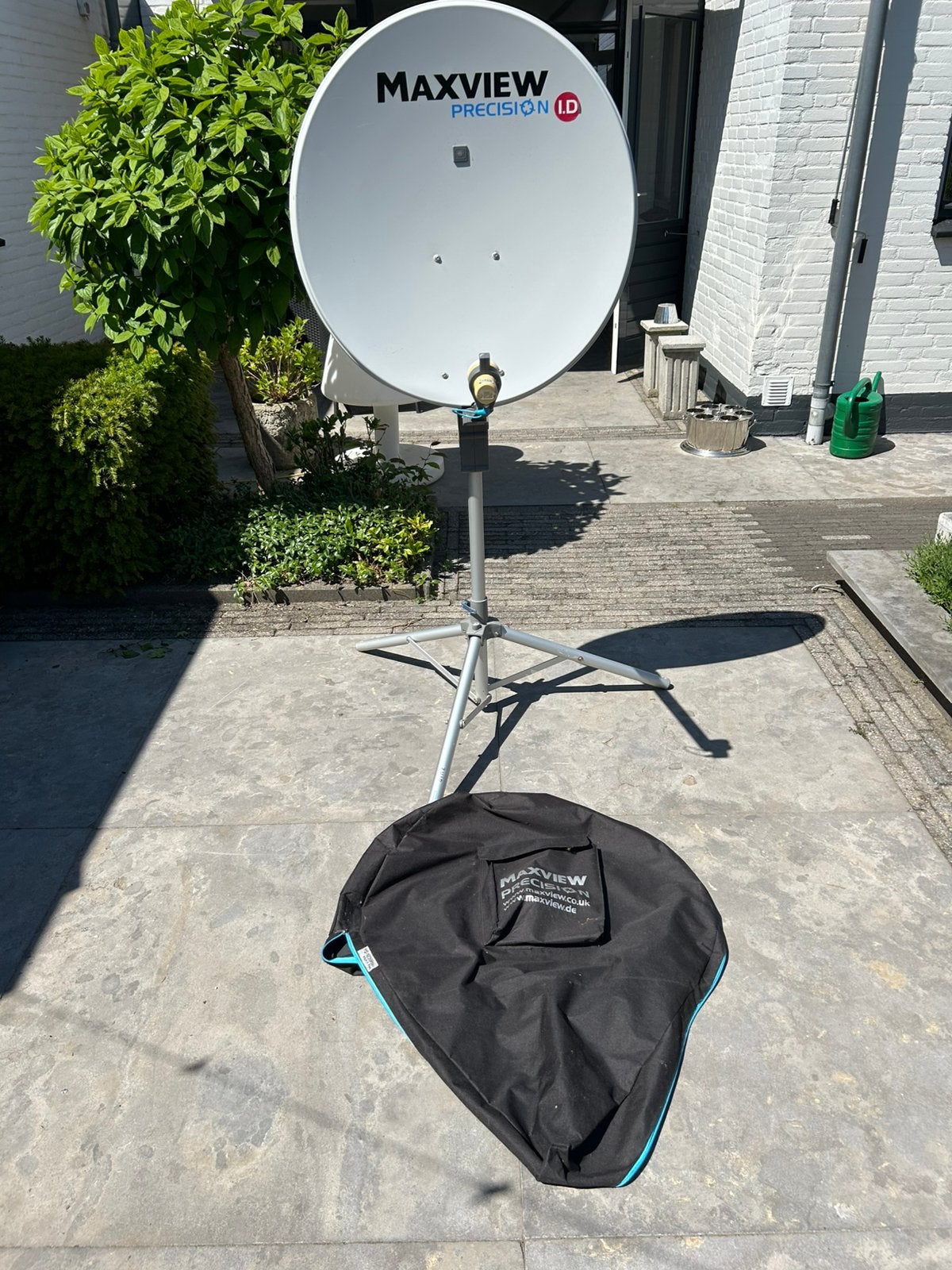 Satelliet antenne., Ophalen, Zo goed als nieuw, (Schotel)antenne, Overige merken