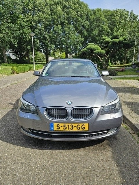 BMW 5-Serie 3.0 I 525 AUT 2008 Grijs | Youngtimer, Auto's, BMW, Euro 5, Achterwielaandrijving, Zwart, 2000 kg