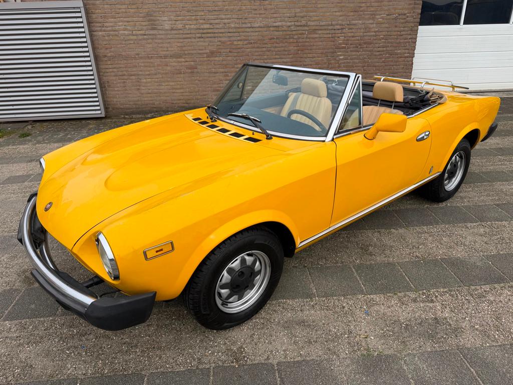 Fiat 124 Spider 2000 H5 rijd goed geen roest, Auto's, Automaat, Achterwielaandrijving, 4 cilinders, Cabriolet