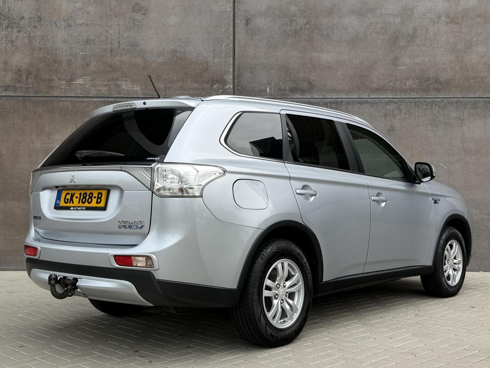 Mitsubishi Outlander 2.0 PHEV Business Edition | Trekhaak |, Zwart, 4 cilinders, Met garantie (alle), Leder en Stof