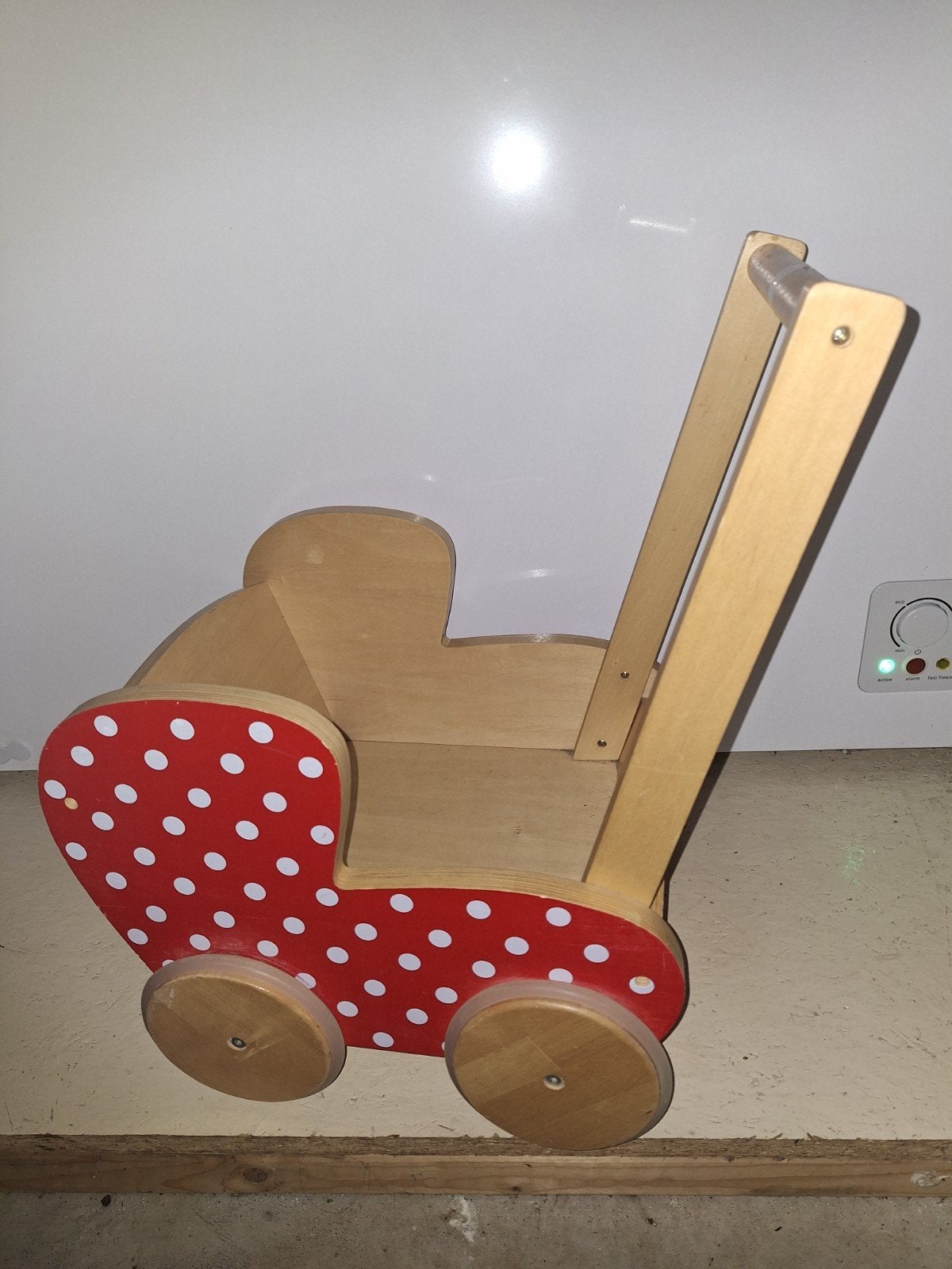 Mooie houten duwkar, kinderwagentje, Kinderen en Baby's, Speelgoed | Houten speelgoed, Ophalen, Zo goed als nieuw, Overige typen