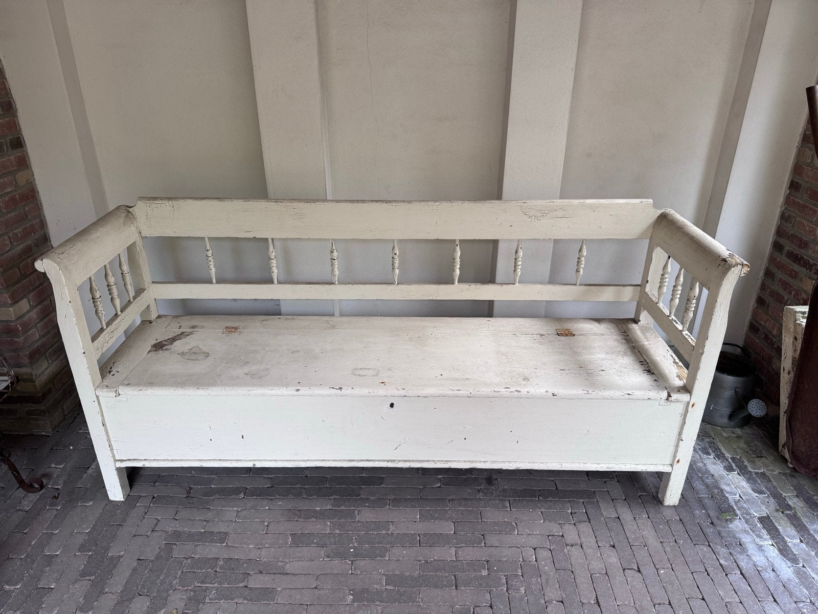 Houten bank met opbergruimte, Ophalen