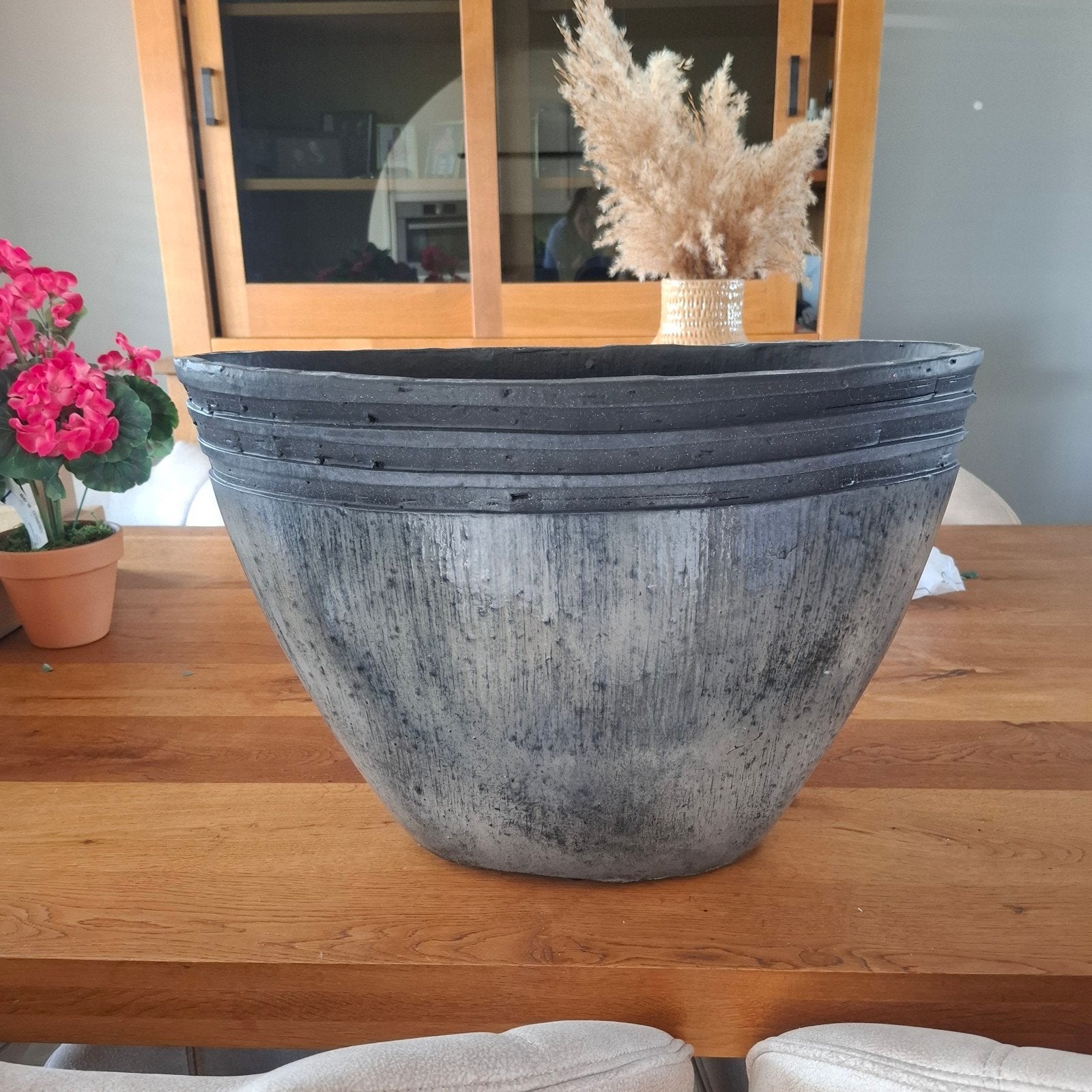 Donkergrijze bloempot, ovaal, voor binnen of buiten, Ophalen, Steen, Gebruikt, 40 cm of meer