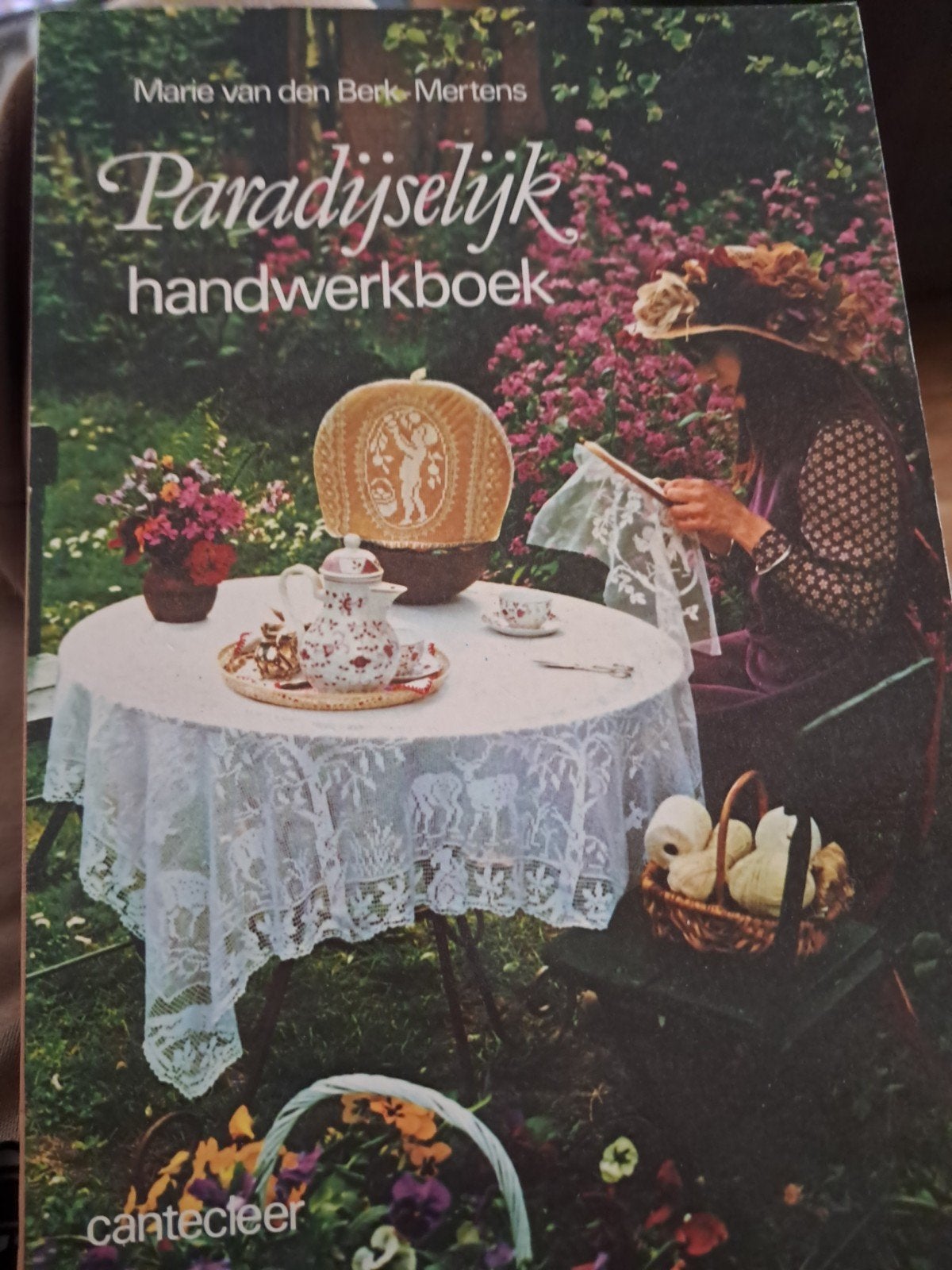 Paradijselijk Handwerkboek - Marie van den Berk-Mertens, Hobby en Vrije tijd, Ophalen of Verzenden