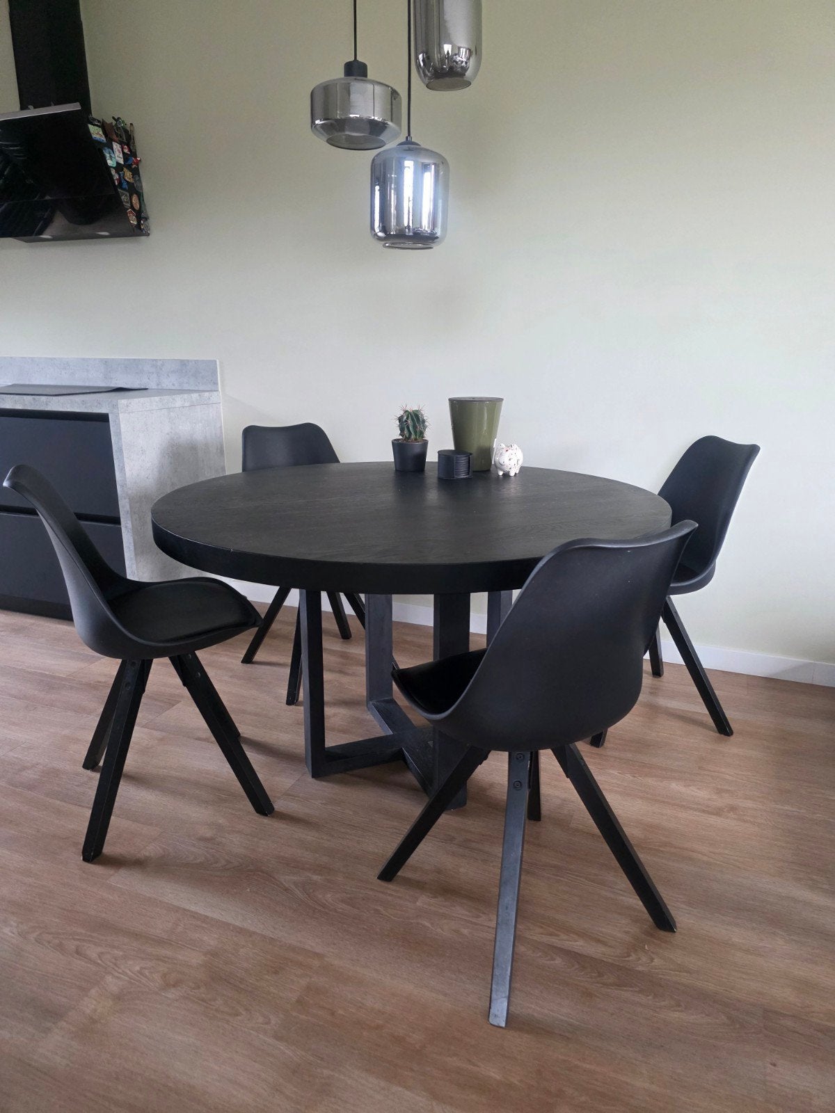 Zwarte eetkamerstoelen met tafel - set van 4