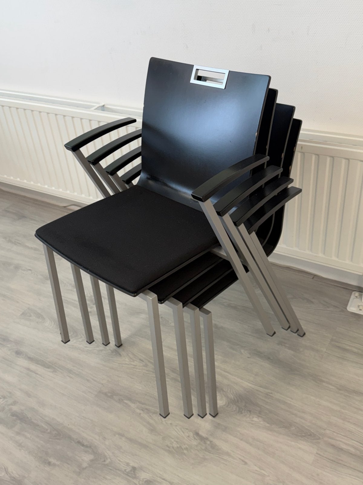 4 Wiesner Hager stoelen - Zwart met zilverkleurig frame, Ophalen, Gebruikt, Zwart, Vier